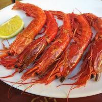 Shrimps served with lemon