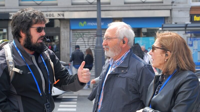 Travel guide Enrique with tourists